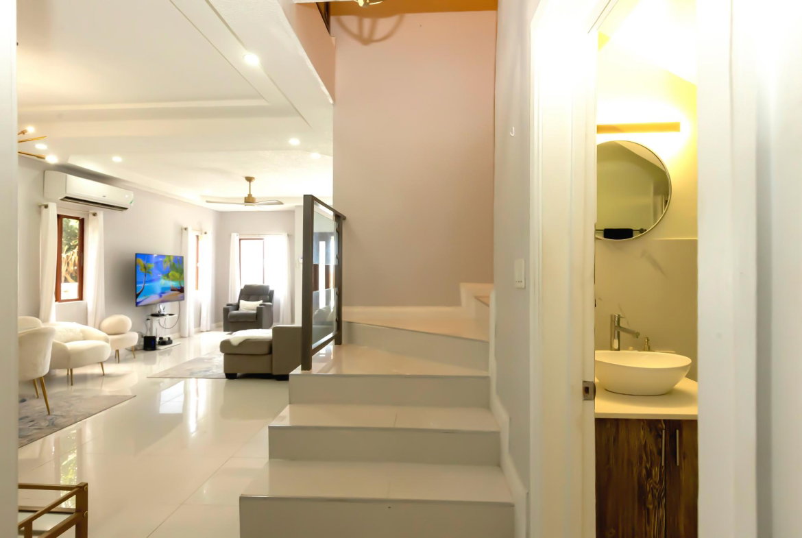 Twelfth image of 1-1 Sterling Castle Heights in Kingston 19, St. Andrew, Jamaica - property is For Rent