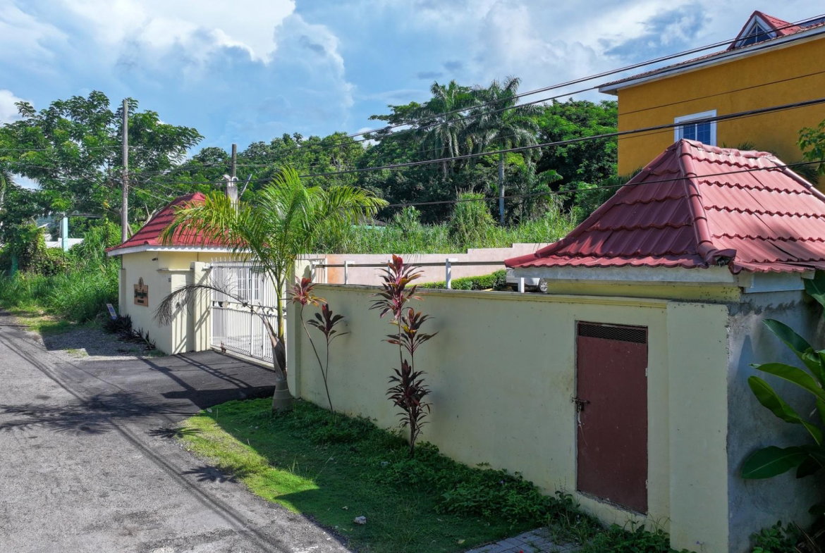 Fifth image of 3- Reading Manor in Reading, St. James, Jamaica - property is For Rent