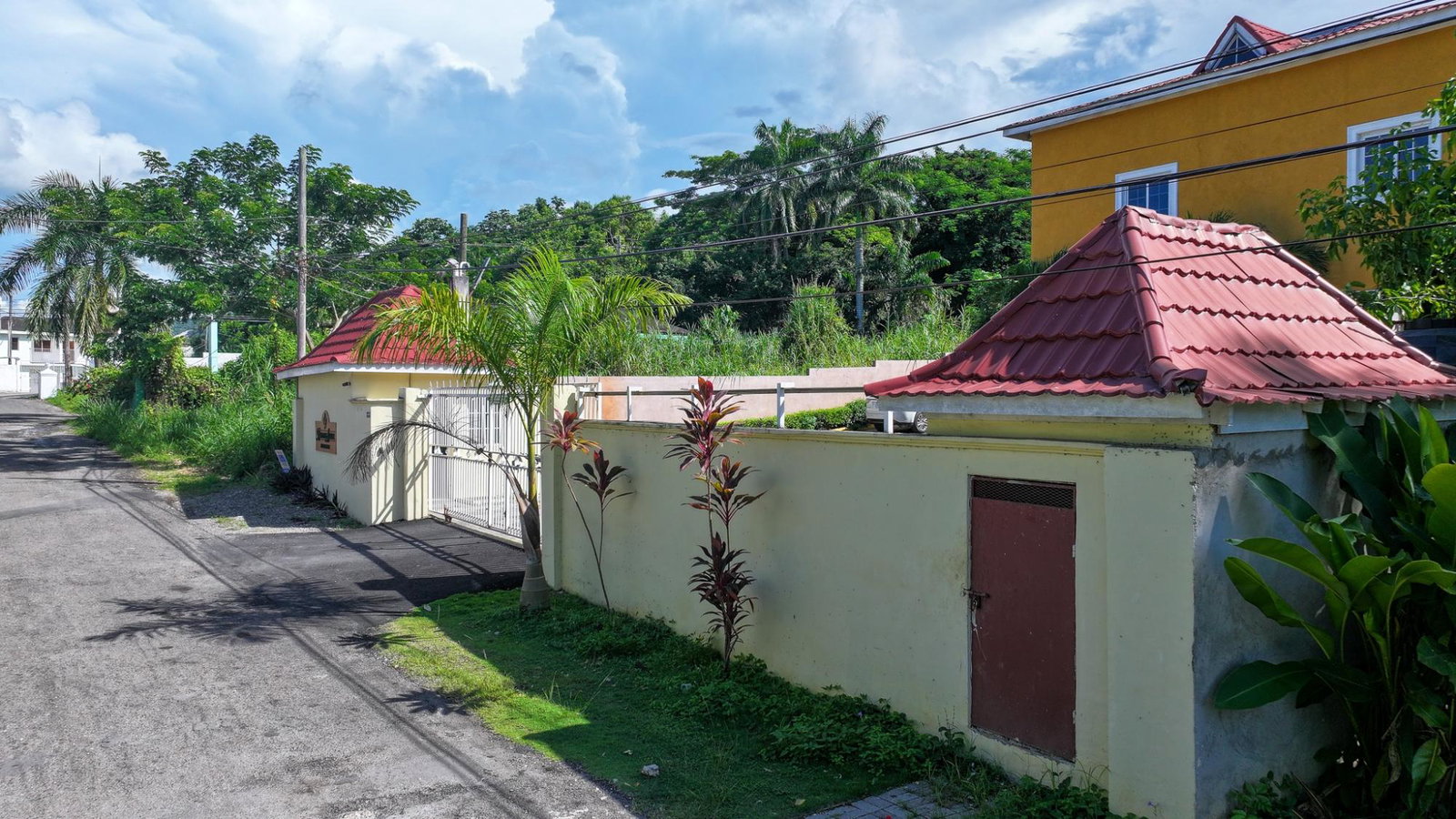 Fifth image of 3- Reading Manor in Reading, St. James, Jamaica - property is For Rent