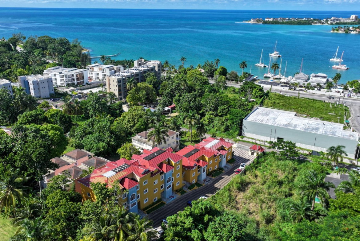 Sixth image of 3- Reading Manor in Reading, St. James, Jamaica - property is For Rent