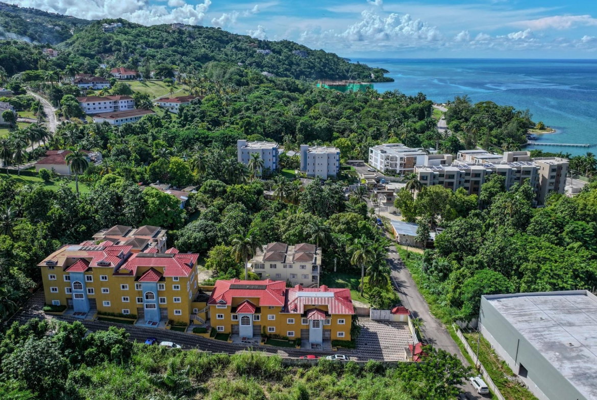 Eighth image of 3- Reading Manor in Reading, St. James, Jamaica - property is For Rent