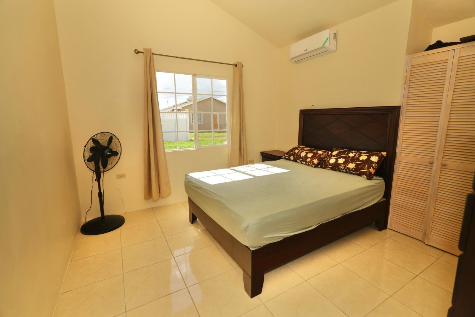 Seventh image of 949 Plover Place in Greater Portmore, St. Catherine, Jamaica - property is For Rent