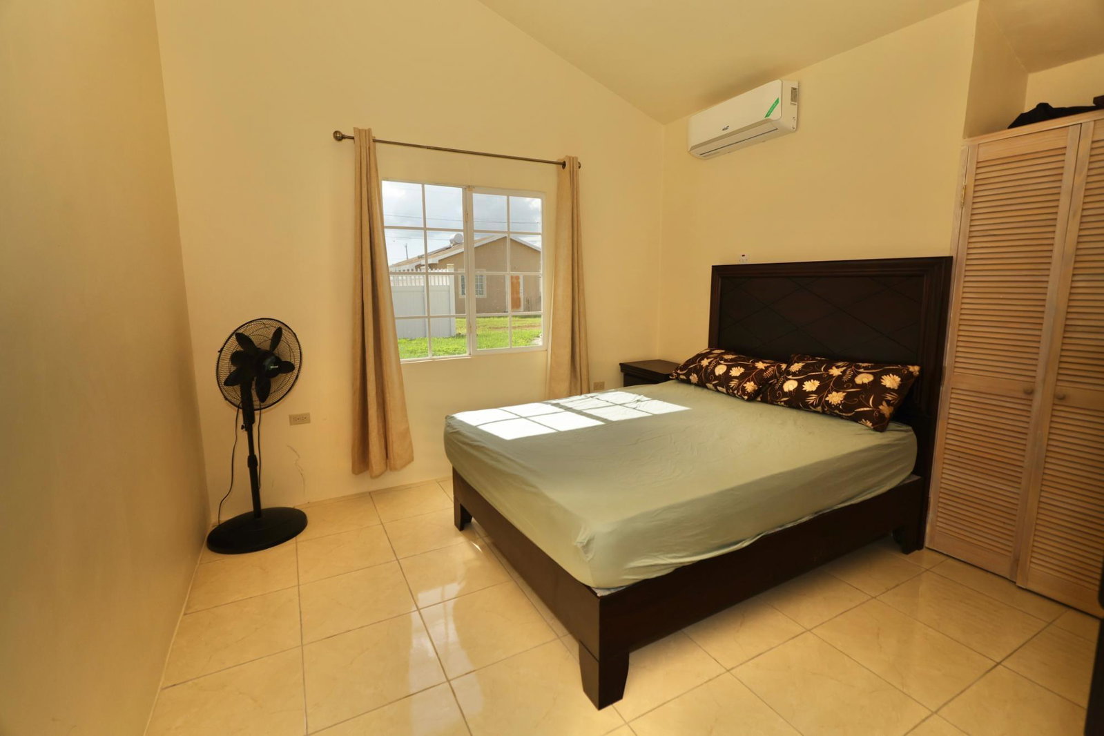 Eighth image of 949 Plover Place in Greater Portmore, St. Catherine, Jamaica - property is For Rent