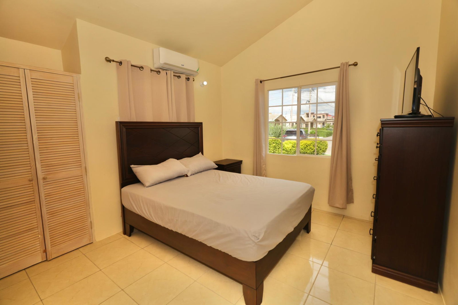 Ninth image of 949 Plover Place in Greater Portmore, St. Catherine, Jamaica - property is For Rent