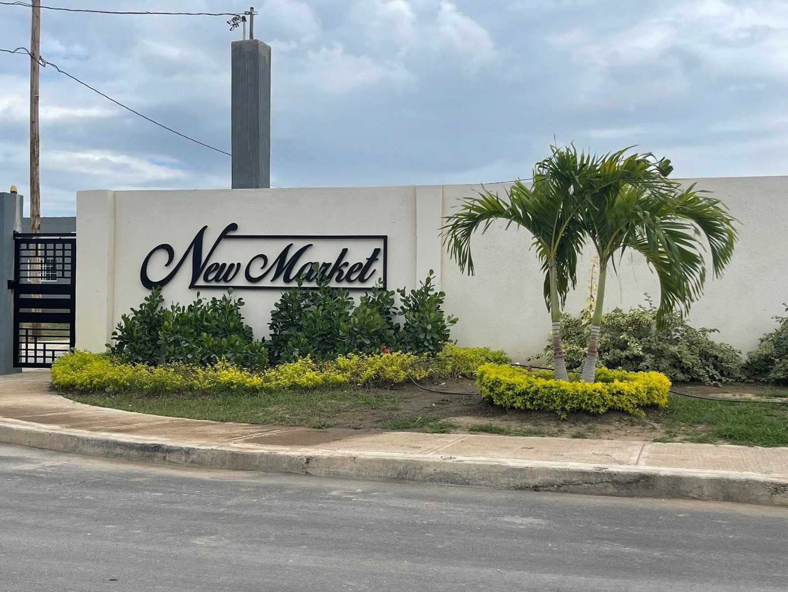 First image of 47 Oakridge Circle in Bernard Lodge, St. Catherine, Jamaica - property is For Rent