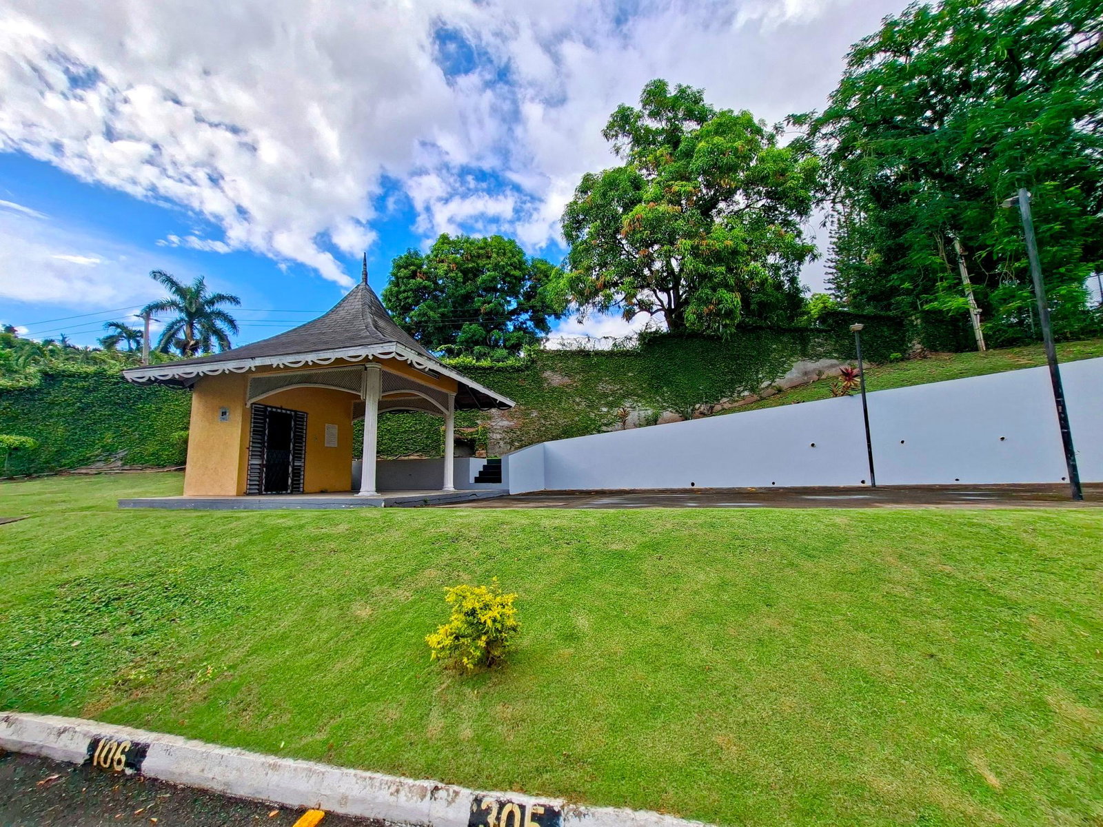 Fourth image of 312-12 Broadway Road in Kingston 8, St. Andrew, Jamaica - property is For Rent