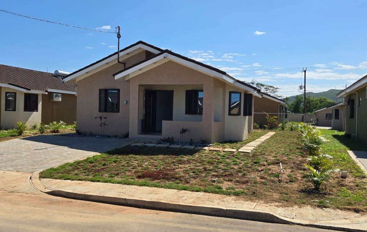 Sixth image of 463 Oak Estate Phase 1 in Bernard Lodge, St. Catherine, Jamaica - property is For Rent