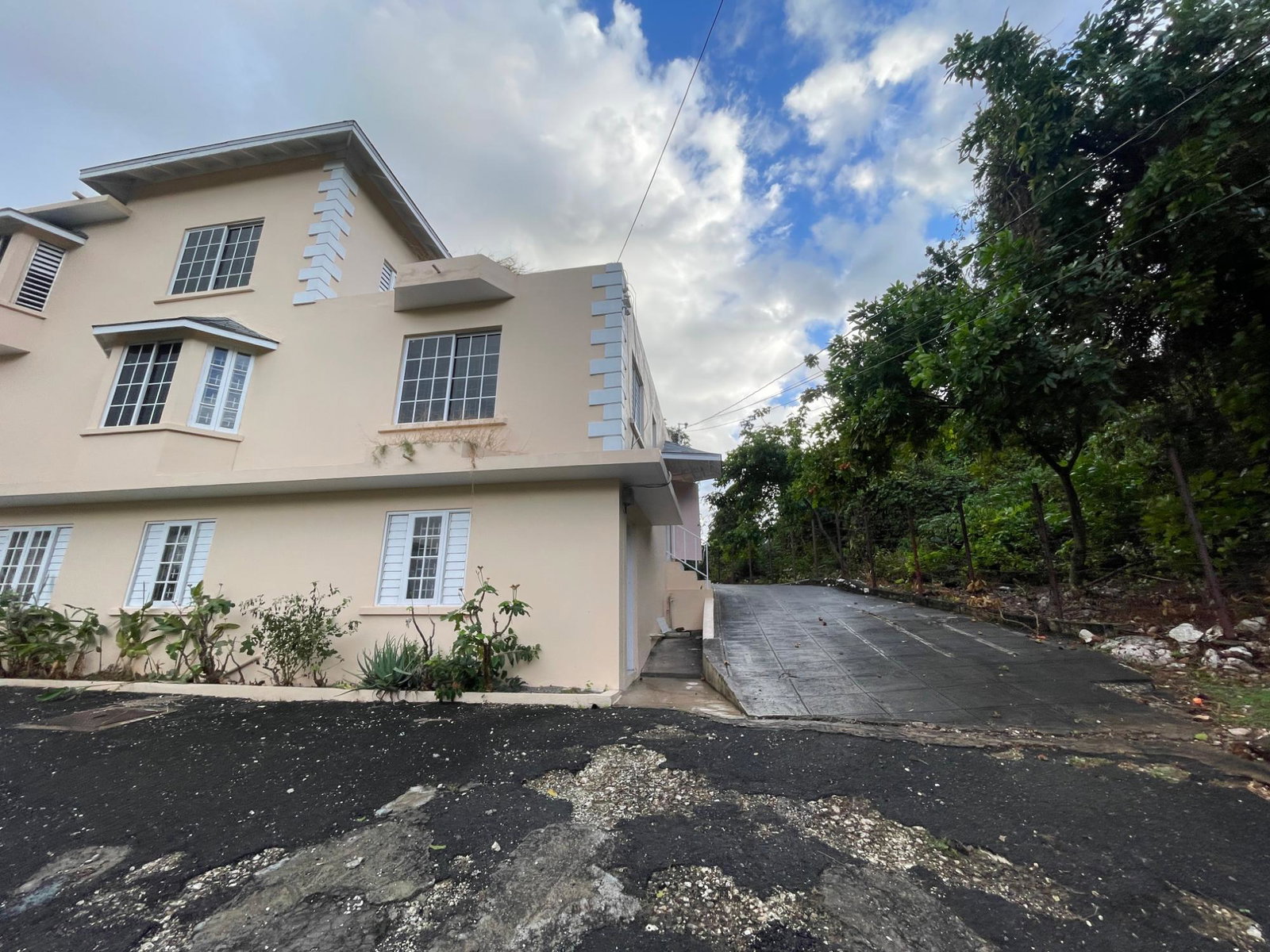 Twentieth image of Montcalm Avenue in Kingston 19, St. Andrew, Jamaica - property is For Rent