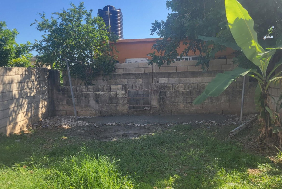 Thirteenth image of 220 Sandown Park, 3 North in Greater Portmore, St. Catherine, Jamaica - property is For Rent