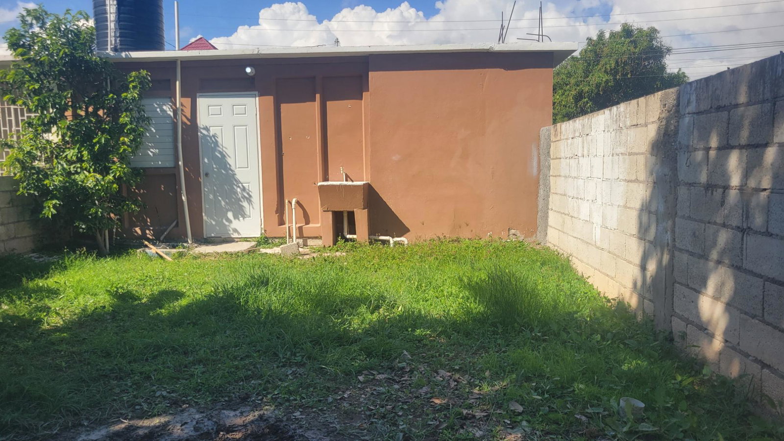 Fourteenth image of 220 Sandown Park, 3 North in Greater Portmore, St. Catherine, Jamaica - property is For Rent