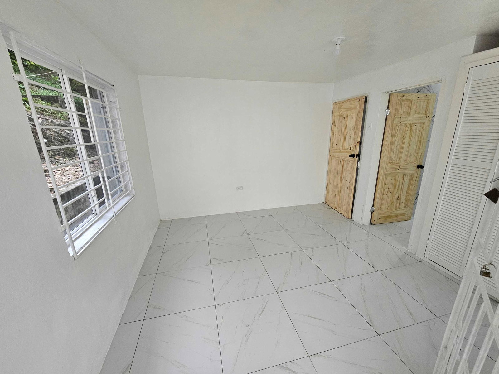 2-Bedroom-House-for-Rent-in-Ocho-Rios-St.-Ann-–-28-Mansfield-Cottage Fifth image of 28 Mansfield Cottage in Ocho Rios, St. Ann, Jamaica - property is For Rent