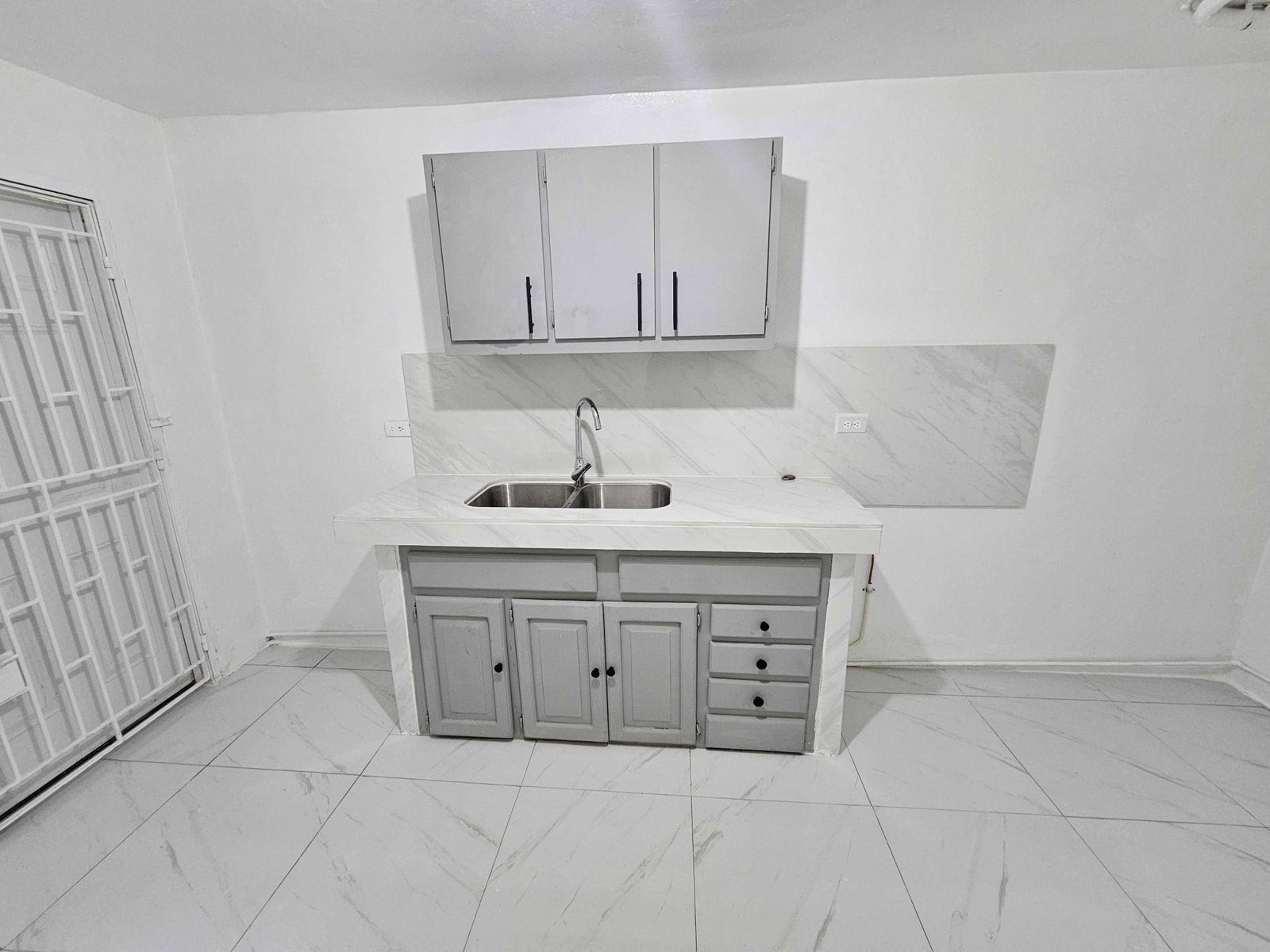 2-Bedroom-House-for-Rent-in-Ocho-Rios-St.-Ann-–-28-Mansfield-Cottage Ninth image of 28 Mansfield Cottage in Ocho Rios, St. Ann, Jamaica - property is For Rent