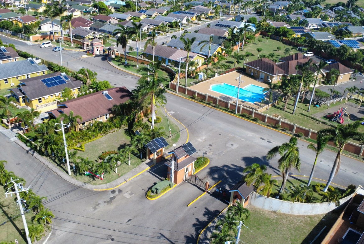 Twenty-Second image of 334-calabashdr Draxhall Country Club in Drax Hall Estate, St. Ann, Jamaica - property is For Rent
