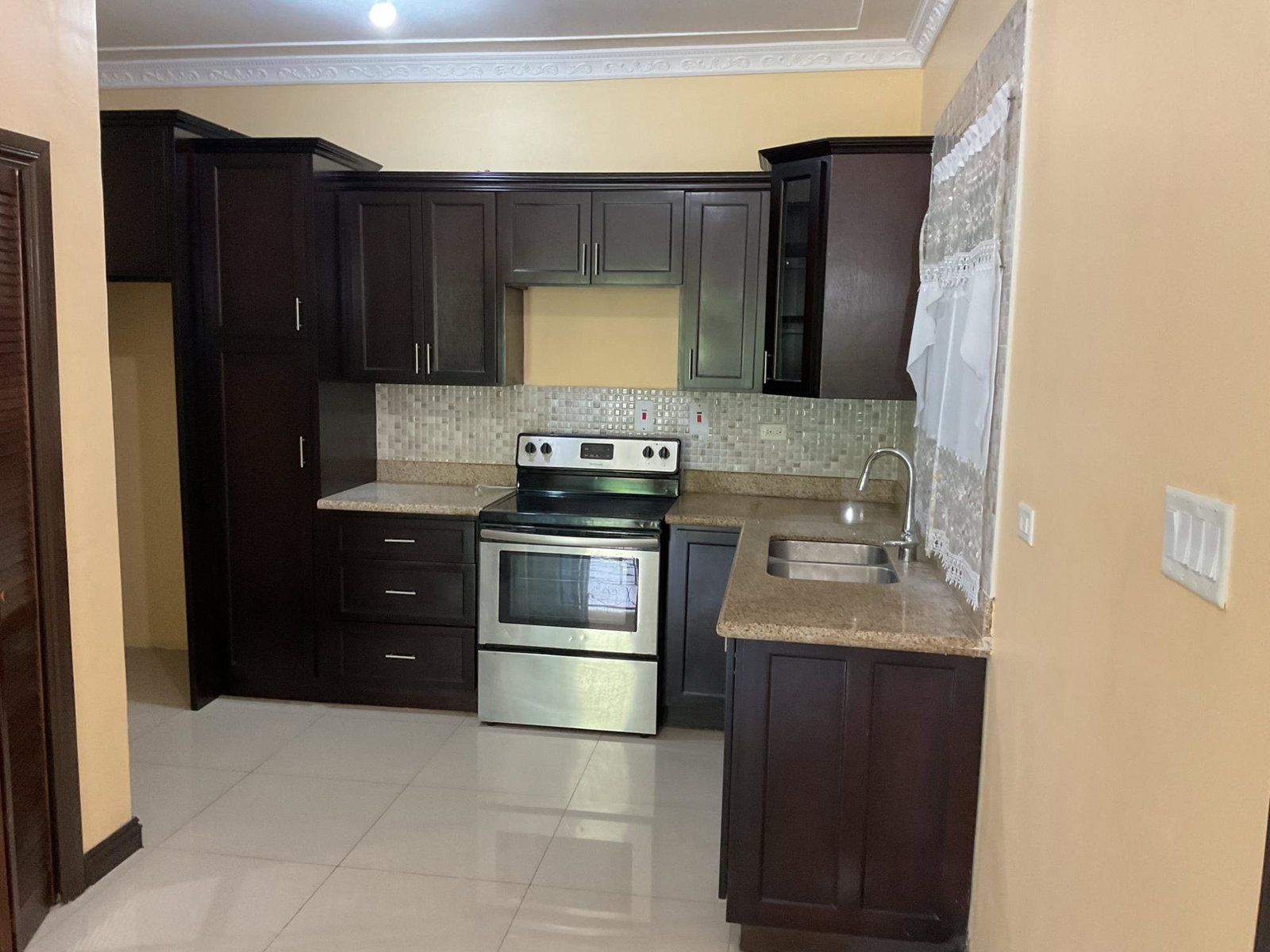 Charming-2-Bed-Apartment-for-Rent-at-8-11-Park-Avenue-St.-Andrew-Jamaica Fifth image of 8-11 Park Avenue in Kingston 19, St. Andrew, Jamaica - property is For Rent