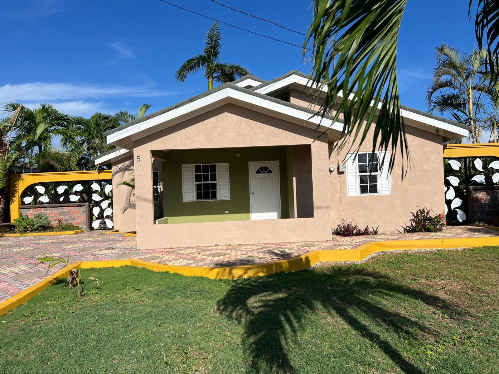 Charming-3-Bedroom-House-for-Rent-in-Drax-Hall-Country-Club-St.-Ann-Jamaica Second image of 5 Draxhall Country Club in Drax Hall Estate, St. Ann, Jamaica - property is For Rent