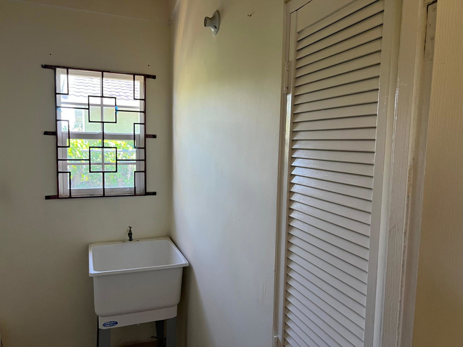 Charming-3-Bedroom-House-for-Rent-in-Drax-Hall-Country-Club-St.-Ann-Jamaica Fifth image of 5 Draxhall Country Club in Drax Hall Estate, St. Ann, Jamaica - property is For Rent