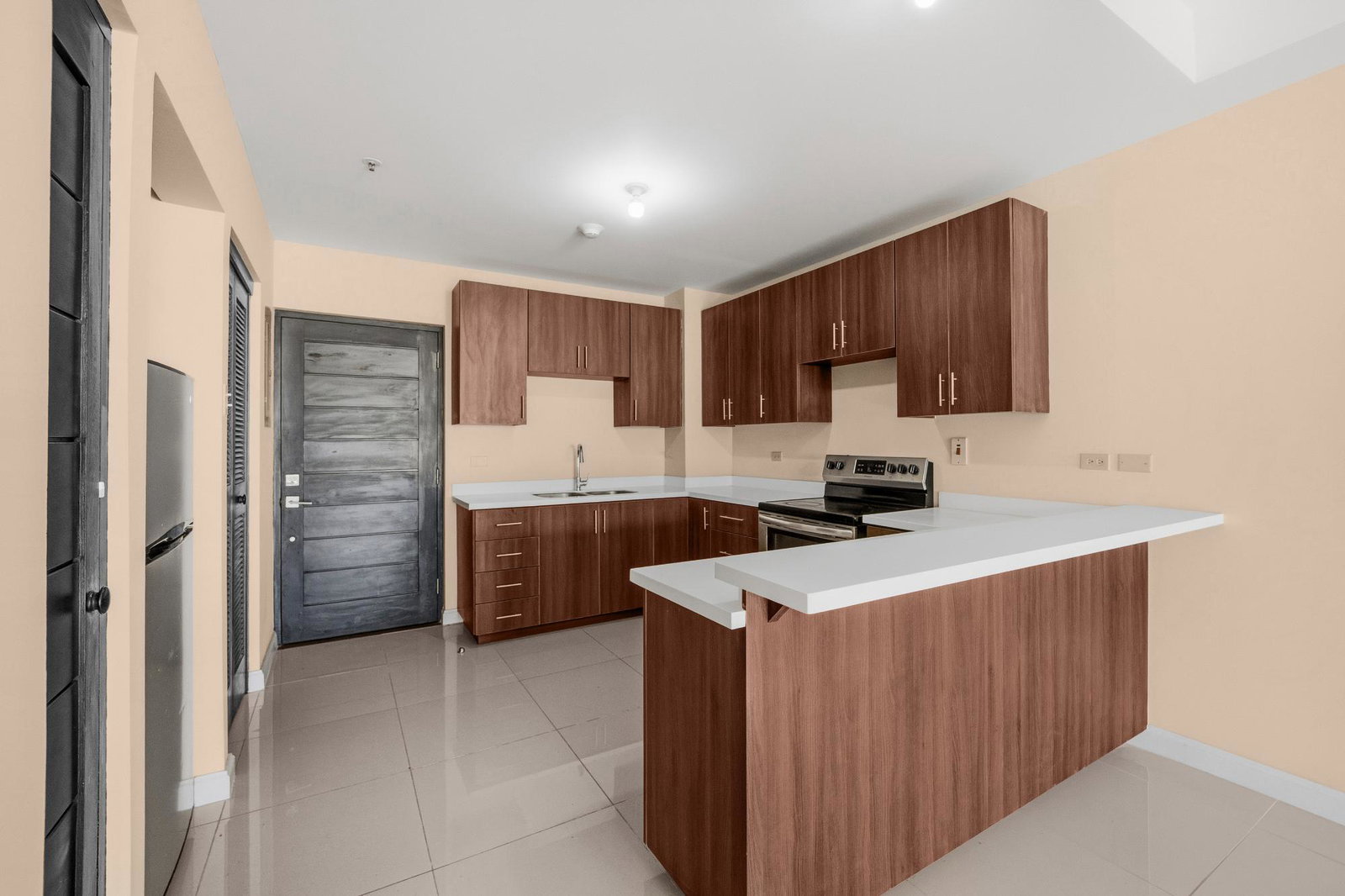 Elegant-1-Bed-Apartment-for-Rent-at-Ruthven-Towers-St.-Andrew-Jamaica Tenth image of 606-1-3 Ruthven Road in Kingston 10, St. Andrew, Jamaica - property is For Rent