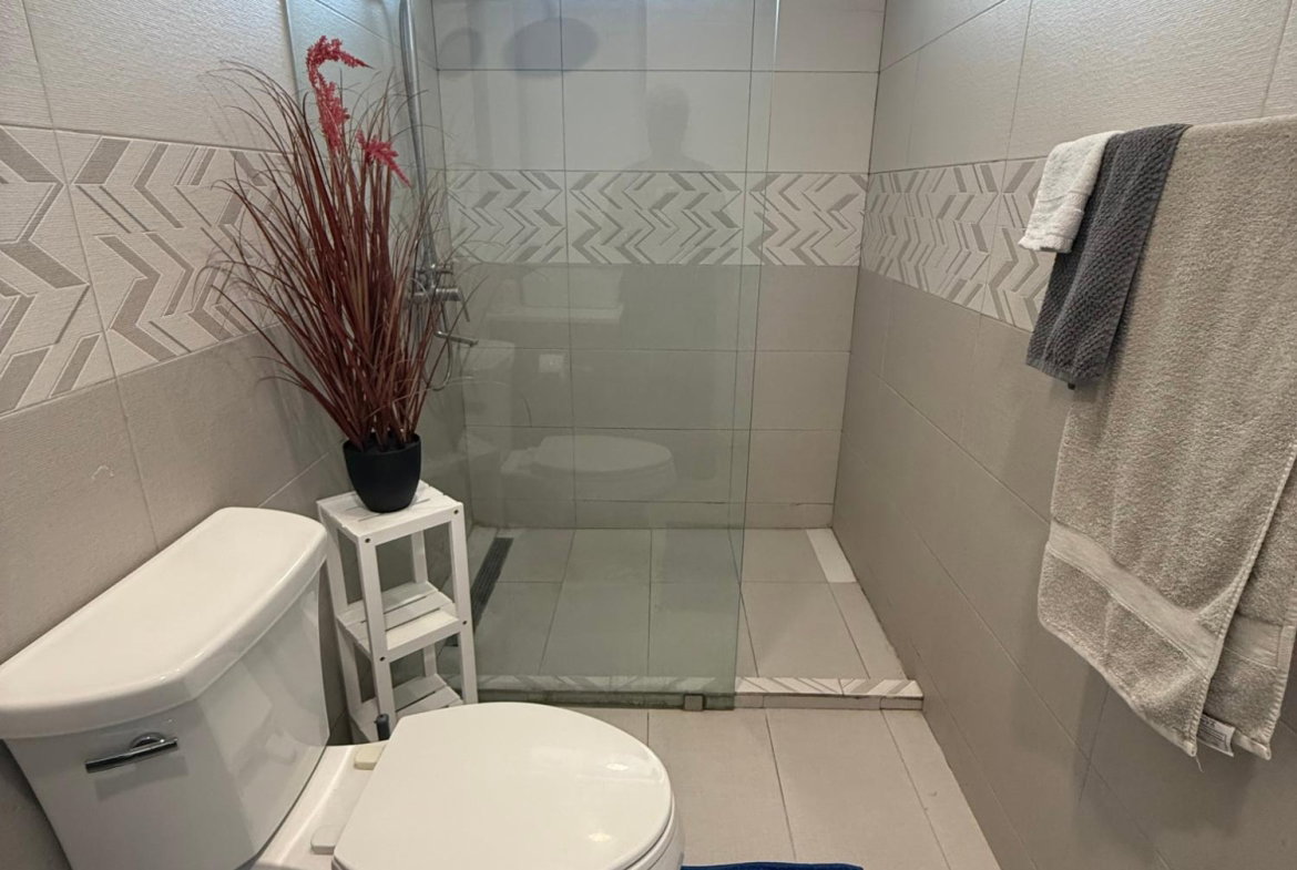 Thirteenth image of 302-11a Waterloo Avenue in Kingston 10, St. Andrew, Jamaica - property is For Rent