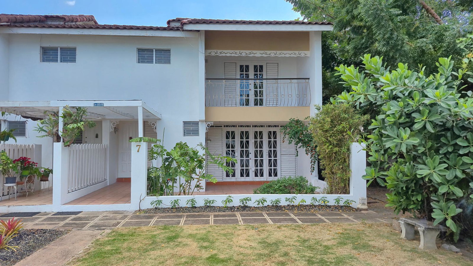 Elegant-4-Bedroom-Townhouse-for-Rent-in-Kingston-6-Golden-Triangle Second image of 7-26 Hopefield Avenue in Kingston 6, St. Andrew, Jamaica - property is For Rent