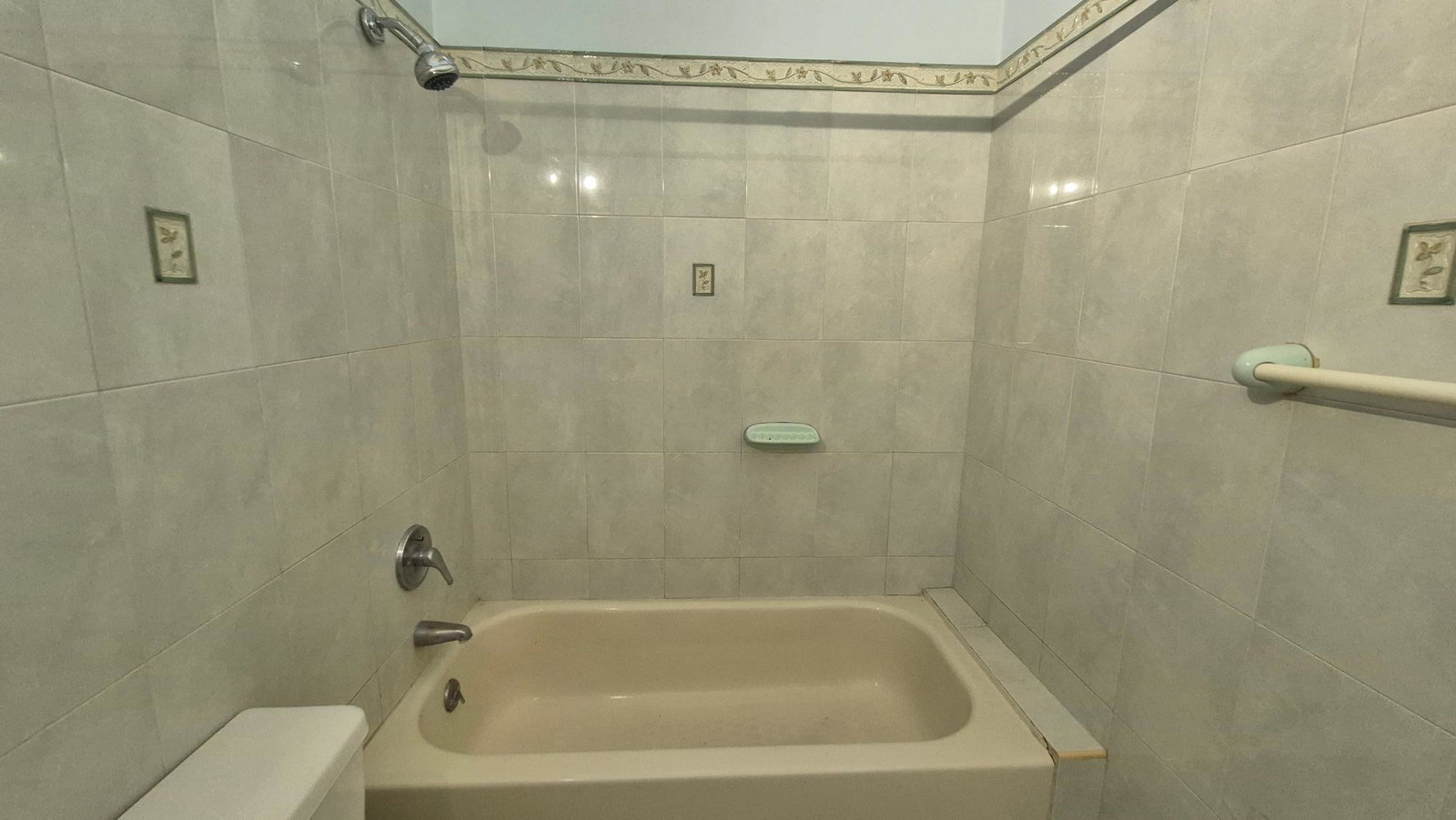 Elegant-4-Bedroom-Townhouse-for-Rent-in-Kingston-6-Golden-Triangle Twenty-Fifth image of 7-26 Hopefield Avenue in Kingston 6, St. Andrew, Jamaica - property is For Rent