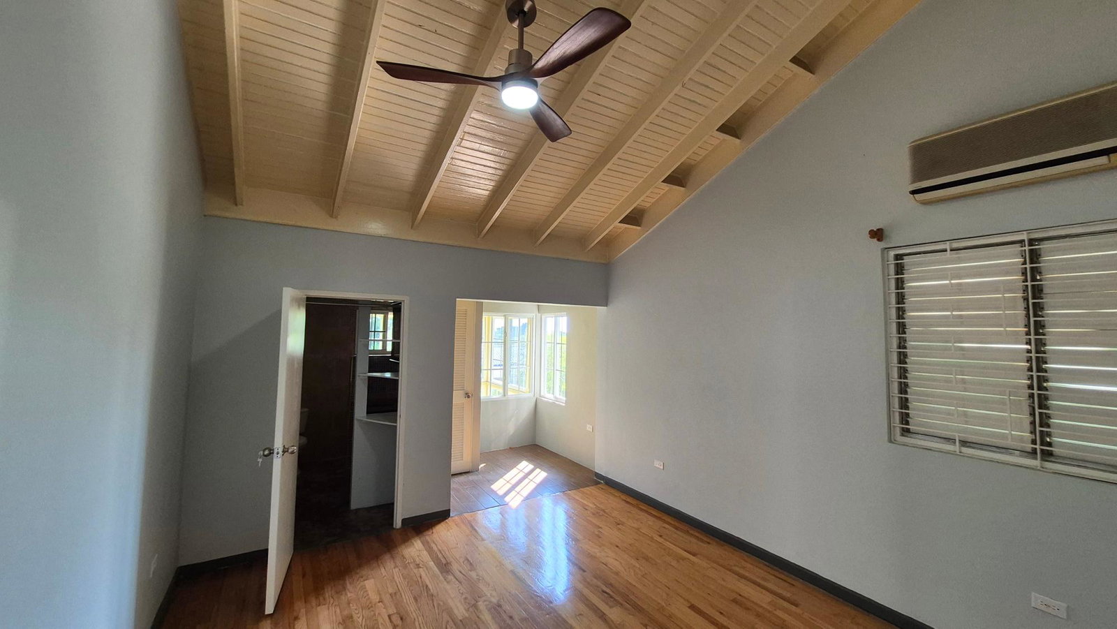 Elegant-4-Bedroom-Townhouse-for-Rent-in-Kingston-6-Golden-Triangle Twenty-Ninth image of 7-26 Hopefield Avenue in Kingston 6, St. Andrew, Jamaica - property is For Rent