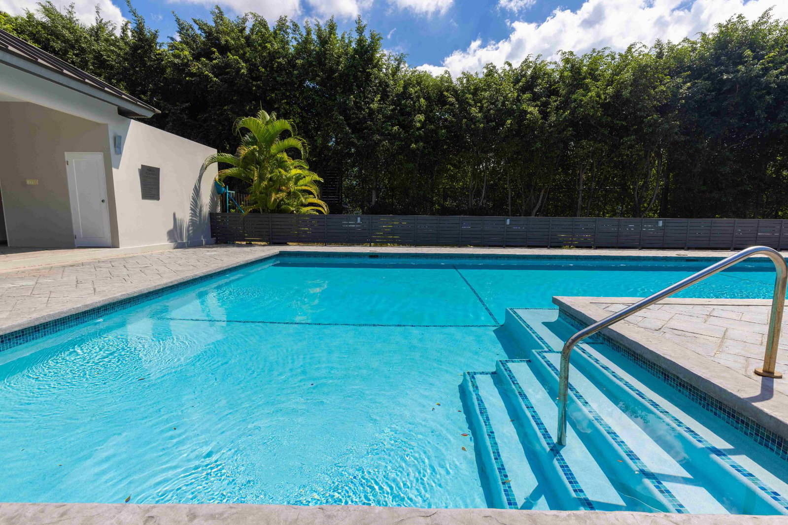 Fully-Furnished-2-Bedroom-Apartment-for-Rent-in-Cherry-Gardens-St.-Andrew-Jamaica Fifteenth image of 21c-16 Garden Close in Kingston 8, St. Andrew, Jamaica - property is For Rent