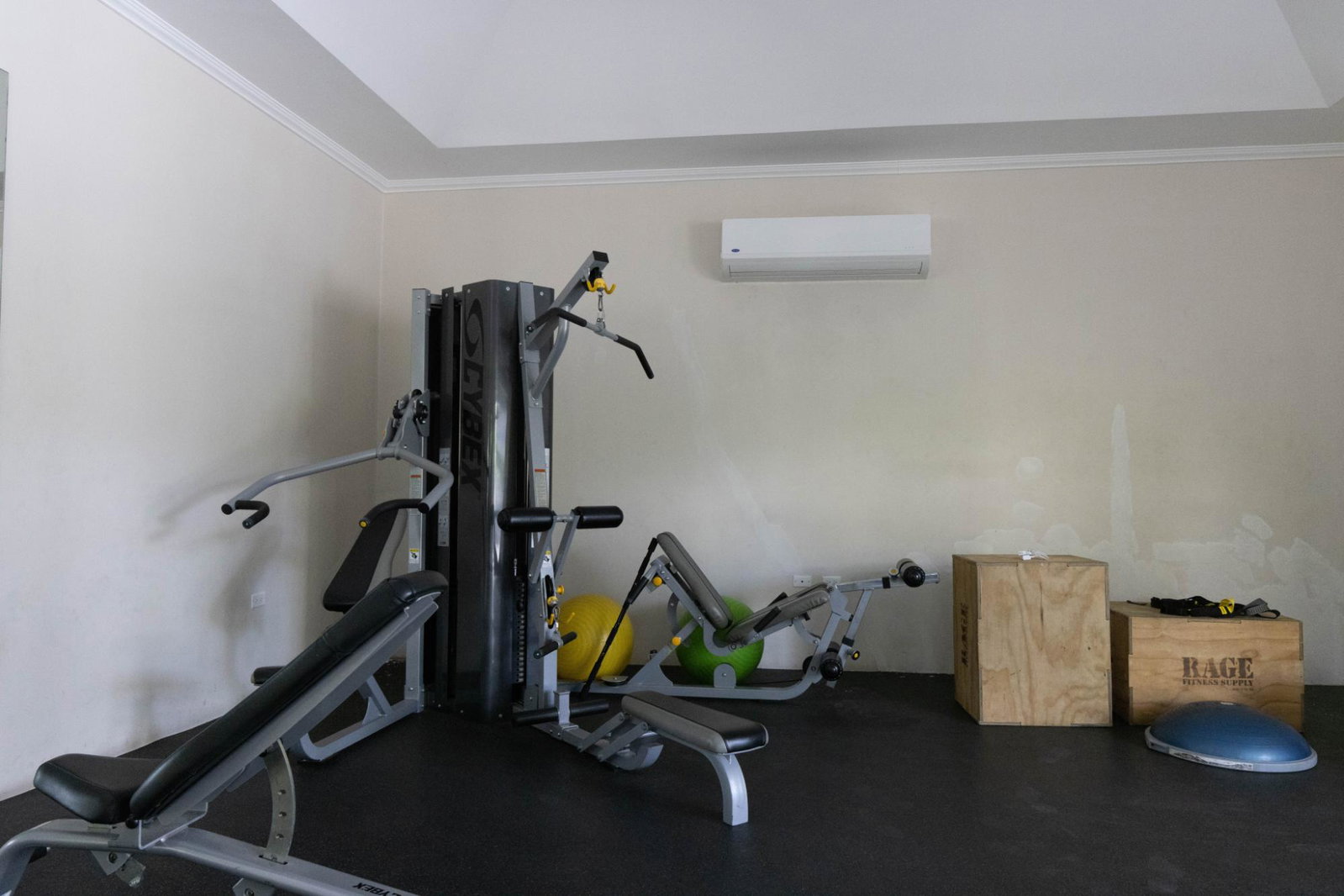 Fully-Furnished-2-Bedroom-Apartment-for-Rent-in-Cherry-Gardens-St.-Andrew-Jamaica Seventeenth image of 21c-16 Garden Close in Kingston 8, St. Andrew, Jamaica - property is For Rent