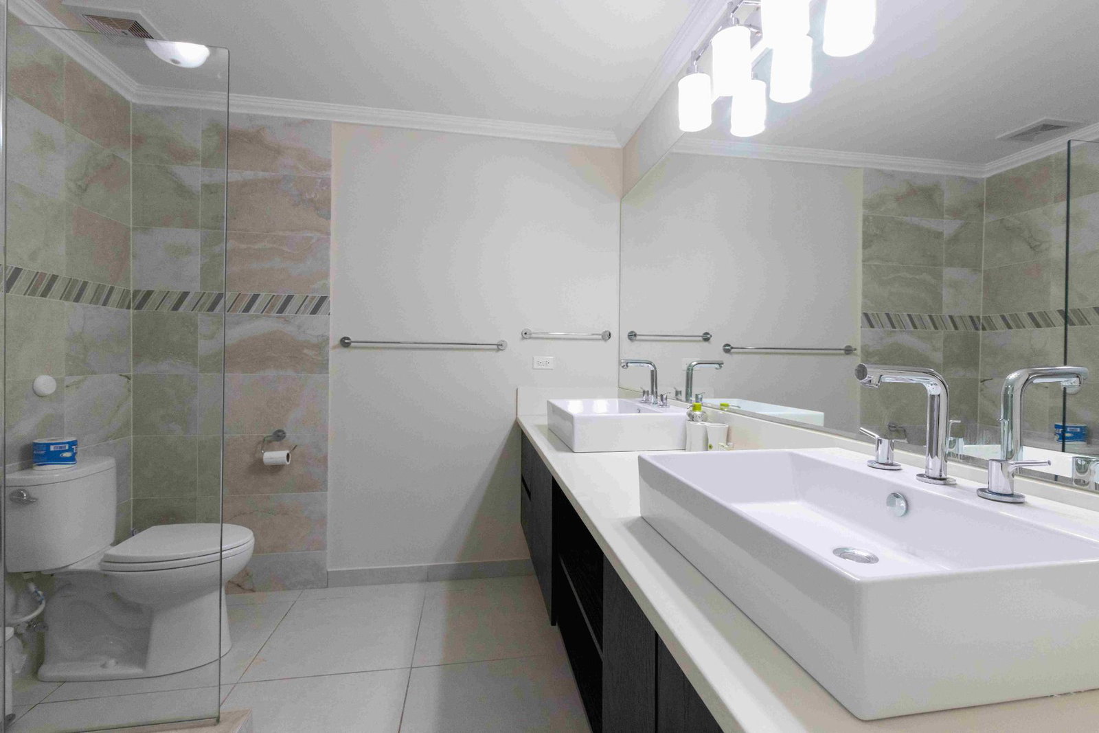 Fully-Furnished-2-Bedroom-Apartment-for-Rent-in-Cherry-Gardens-St.-Andrew-Jamaica Seventh image of 21c-16 Garden Close in Kingston 8, St. Andrew, Jamaica - property is For Rent