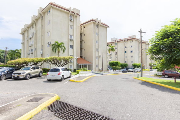 Ninth image of e 503-114 1/2 Constant Spring Road. Kgn in Kingston 8, St. Andrew, Jamaica - property is For Rent