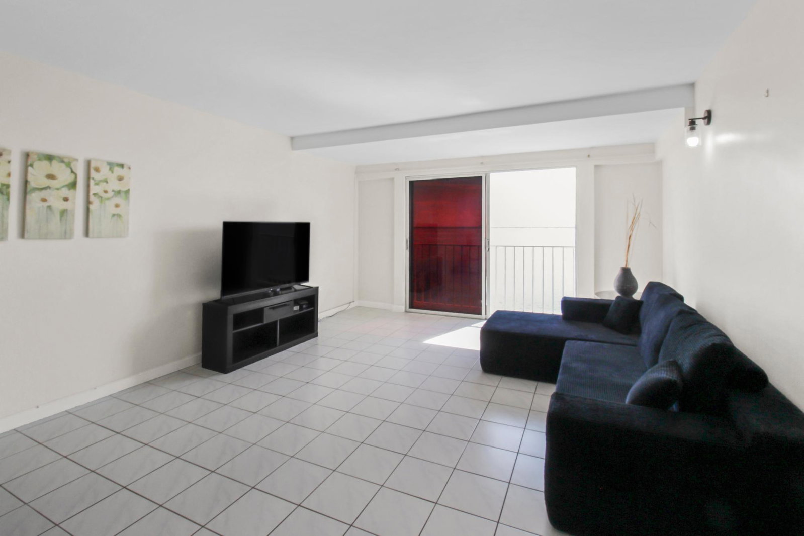 Furnished-2-Bedroom-Apartment-for-Rent-in-Ocean-Towers-Downtown-Kingston Second image of 6k-8 Ocean Boulevard in KINGSTON, Kingston, Jamaica - property is For Rent