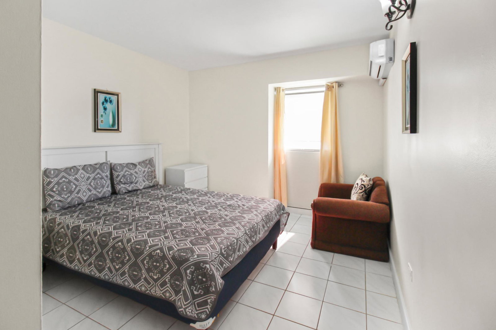 Furnished-2-Bedroom-Apartment-for-Rent-in-Ocean-Towers-Downtown-Kingston Fourth image of 6k-8 Ocean Boulevard in KINGSTON, Kingston, Jamaica - property is For Rent