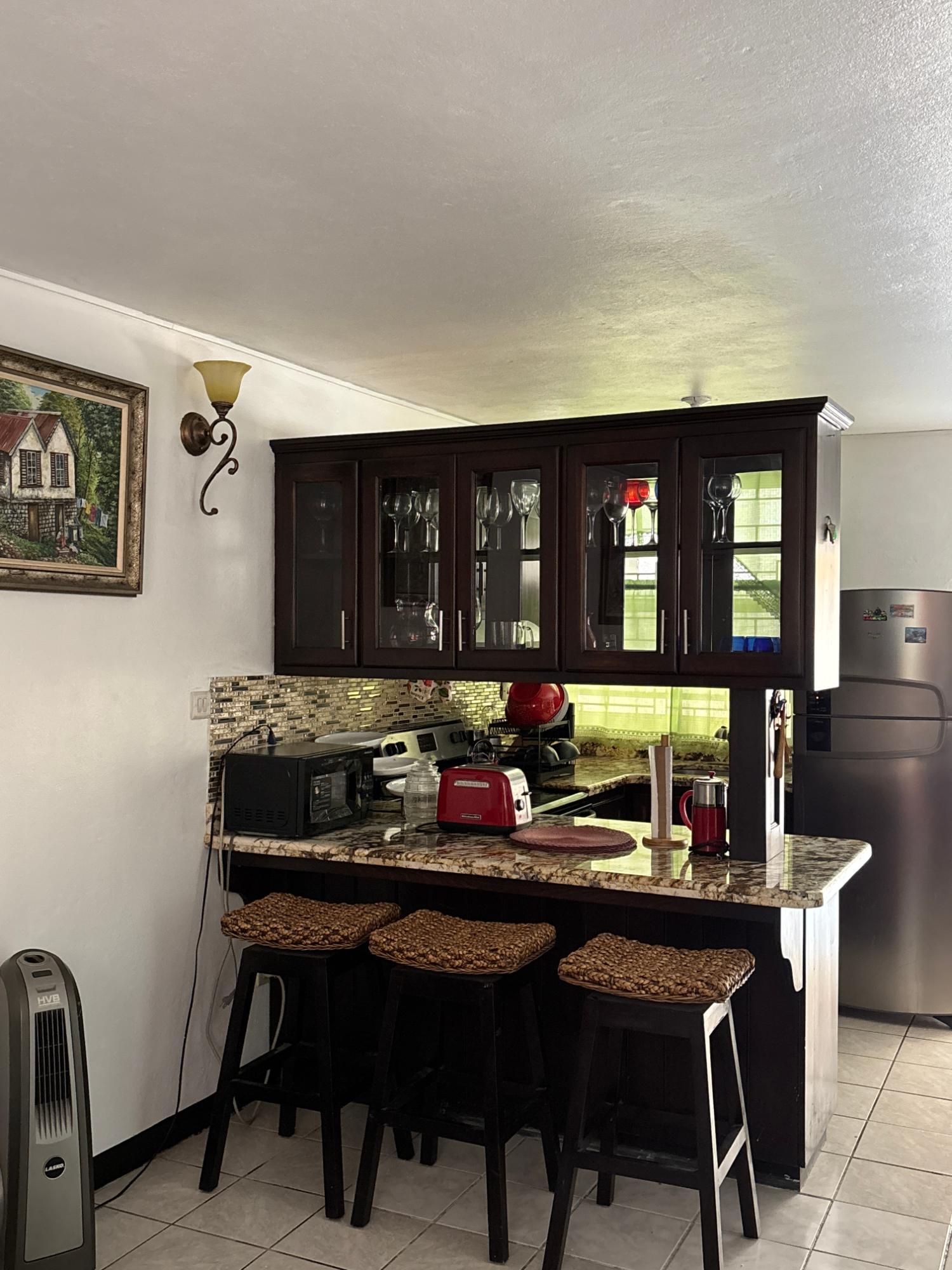 Furnished-2-Bedroom-Apartment-for-Rent-in-Oxford-Manor-New-Kingston-St.-Andrew Fourth image of 101a-16 Oxford Road in Kingston 5, St. Andrew, Jamaica - property is For Rent