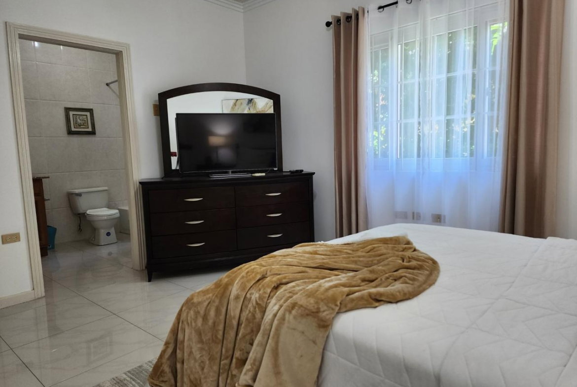 Thirteenth image of 15-12 Fairway Ave in Kingston 5, St. Andrew, Jamaica - property is For Rent