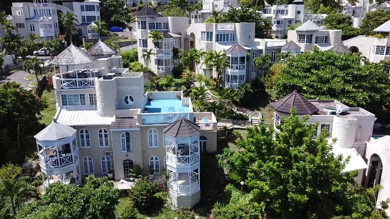 Luxury-2-Bedroom-Resort-Apartment-for-Rent-in-Ocho-Rios-Jamaica-Columbus-Heights Second image of D4-d4 Columbus Heights in Ocho Rios, St. Ann, Jamaica - property is For Rent