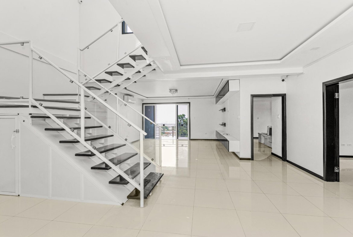 Fifth image of 25-5-7 Degenhart Close in Kingston 6, St. Andrew, Jamaica - property is For Rent