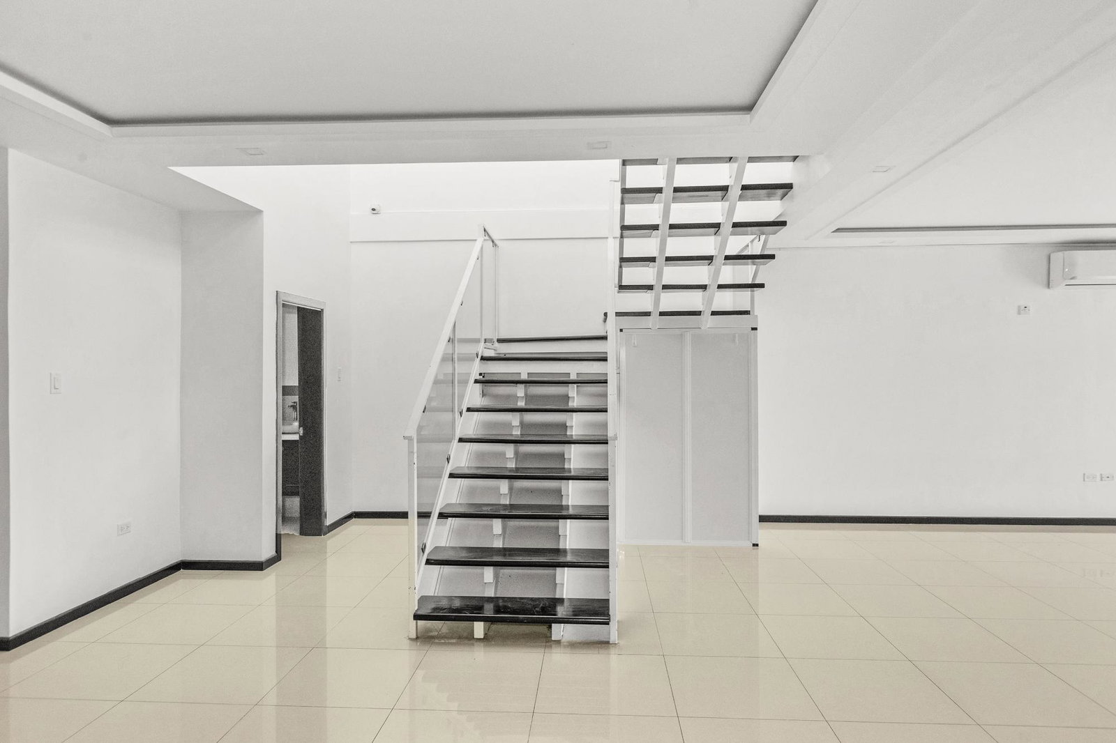 Tenth image of 25-5-7 Degenhart Close in Kingston 6, St. Andrew, Jamaica - property is For Rent