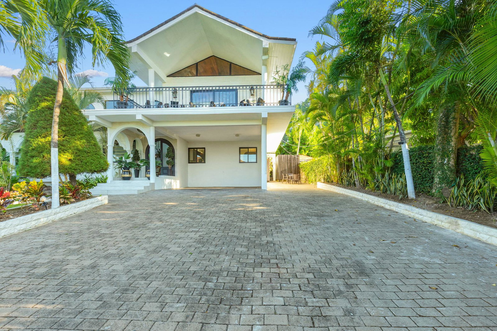 Luxury-5-Bedroom-Estate-for-Rent-in-Cherry-Gardens-St.-Andrew-Jamaica Fourth image of 6 Garden View in Kingston 8, St. Andrew, Jamaica - property is For Rent