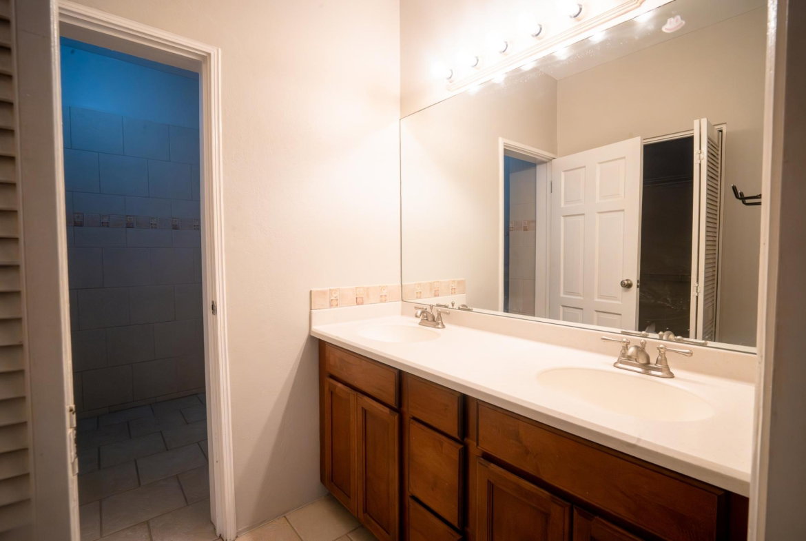 Sixteenth image of 16 Farringdon Heights in Kingston 6, St. Andrew, Jamaica - property is For Rent