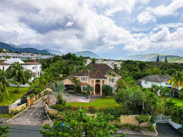 First image of 16 Farringdon Heights in Kingston 6, St. Andrew, Jamaica - property is For Rent