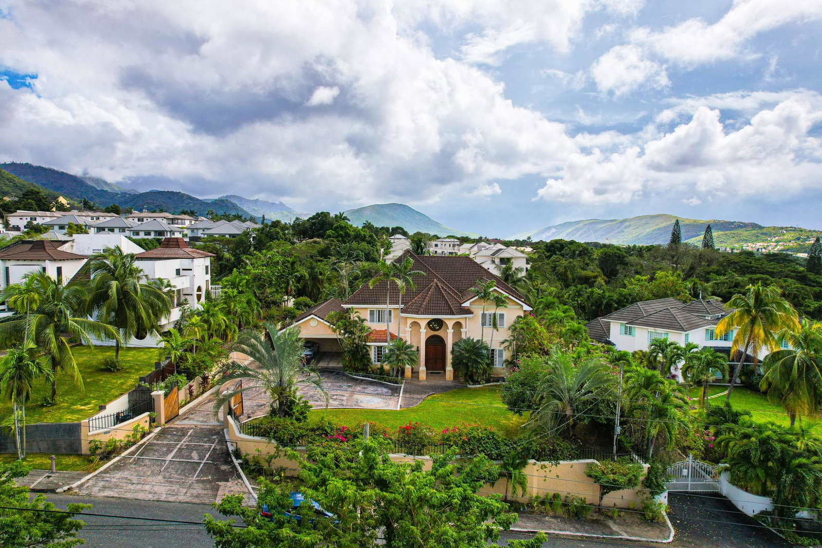 First image of 16 Farringdon Heights in Kingston 6, St. Andrew, Jamaica - property is For Rent
