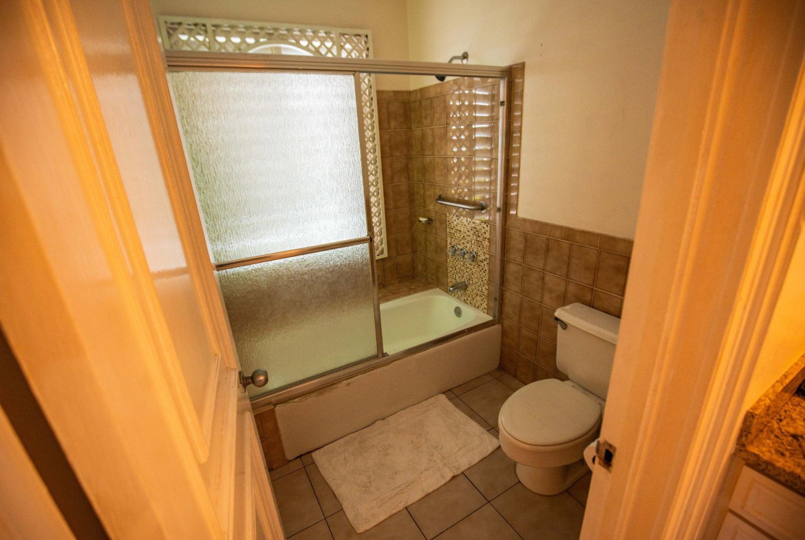 Seventeenth image of a 6-127 Main Street Ocho Rios in Ocho Rios, St. Ann, Jamaica - property is For Rent