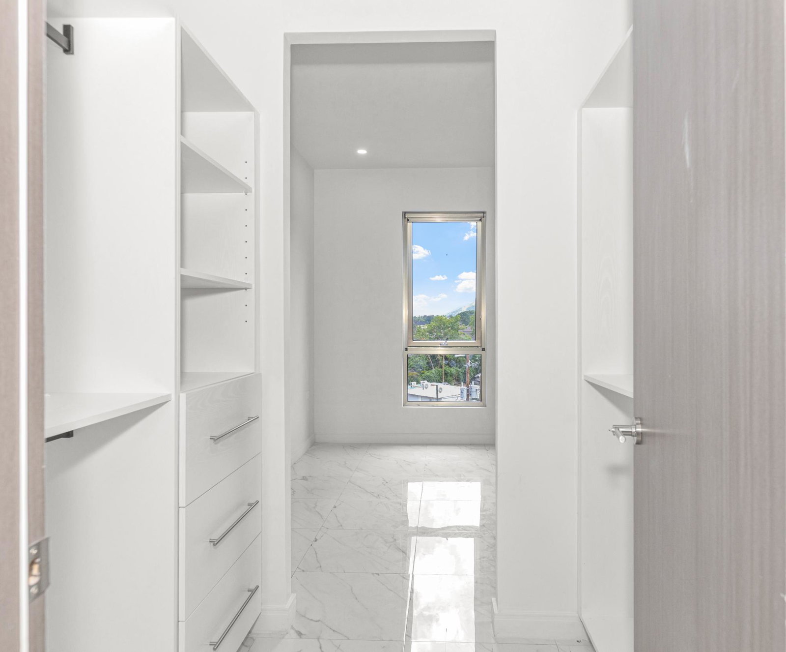 Seventh image of 407-22 Wellington in Kingston 6, St. Andrew, Jamaica - property is For Rent