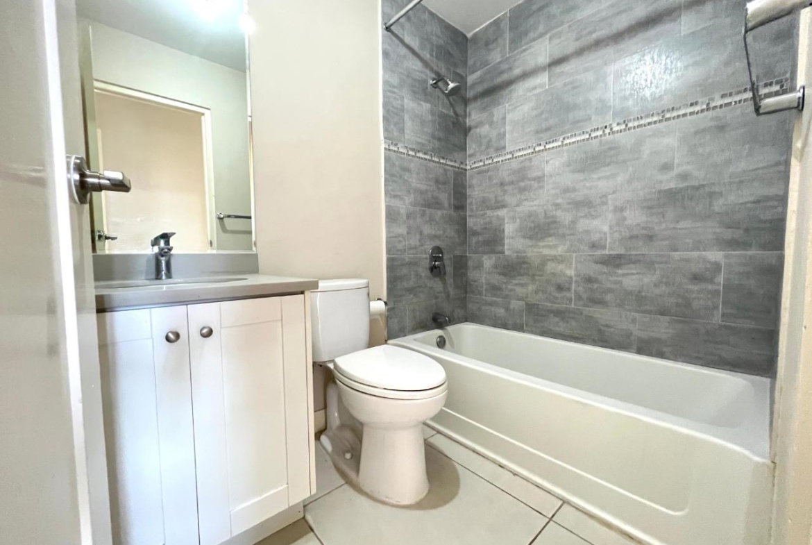 Seventh image of 212- 2 6 Comlin Bank Road in Kingston 5, St. Andrew, Jamaica - property is For Rent