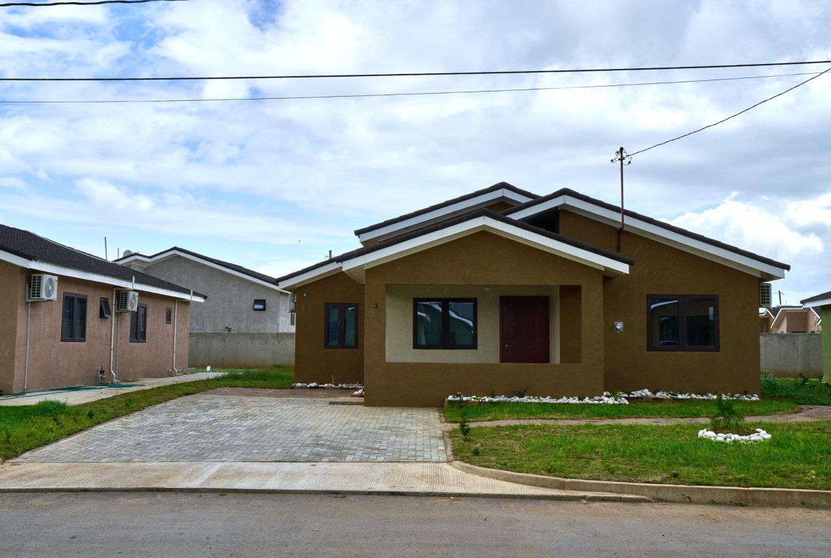 Seventh image of 3 Oak Estate Phase 1 in Bernard Lodge, St. Catherine, Jamaica - property is For Rent