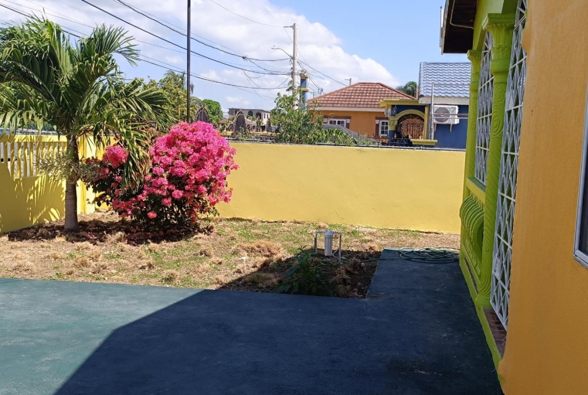 Sixth image of 813 New Habour Village 1 in Old Harbour, St. Catherine, Jamaica - property is For Rent