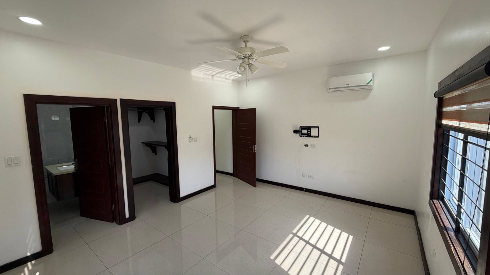 Spacious-2-Bedroom-Apartment-for-Rent-at-Norbrook-Golf-Estate-Kingston Seventeenth image of 32 Norbrook Golf Estate in Kingston 8, St. Andrew, Jamaica - property is For Rent