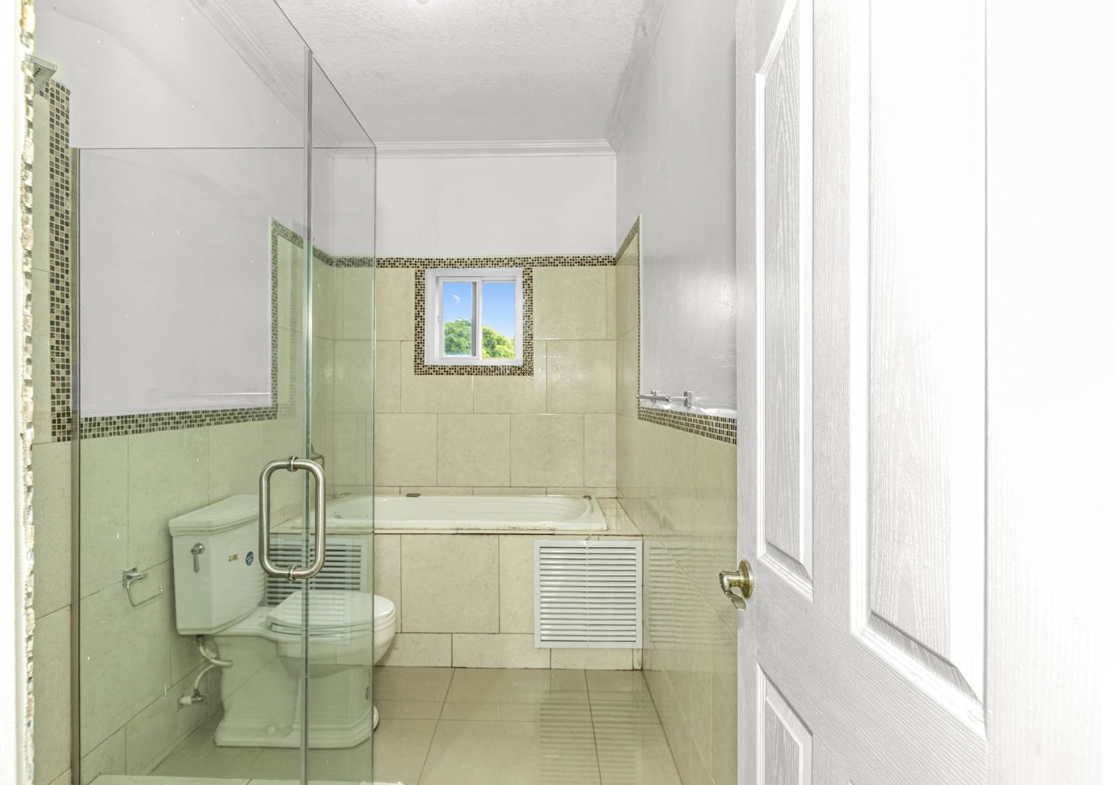 Seventeenth image of 3 Washington Drive in Kingston 10, St. Andrew, Jamaica - property is For Rent