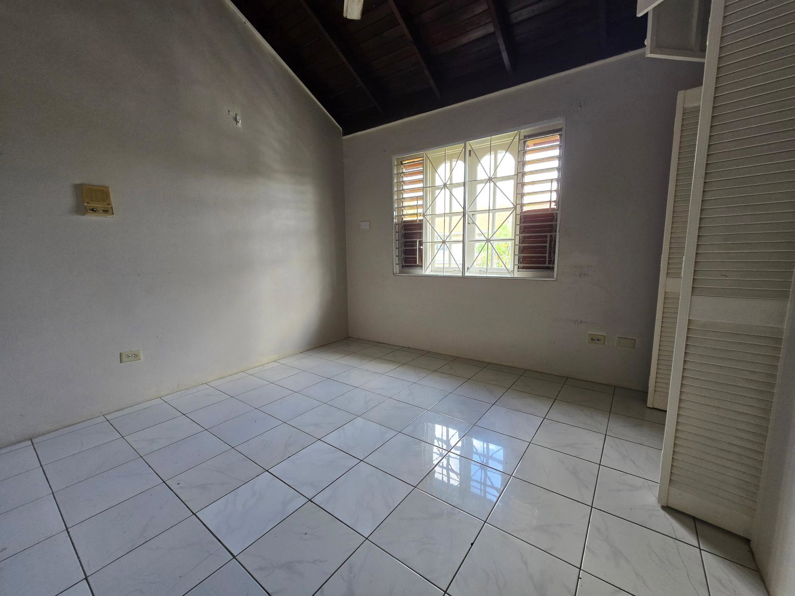 Sixth image of 16-68 Hope Road in Kingston 6, St. Andrew, Jamaica - property is For Rent