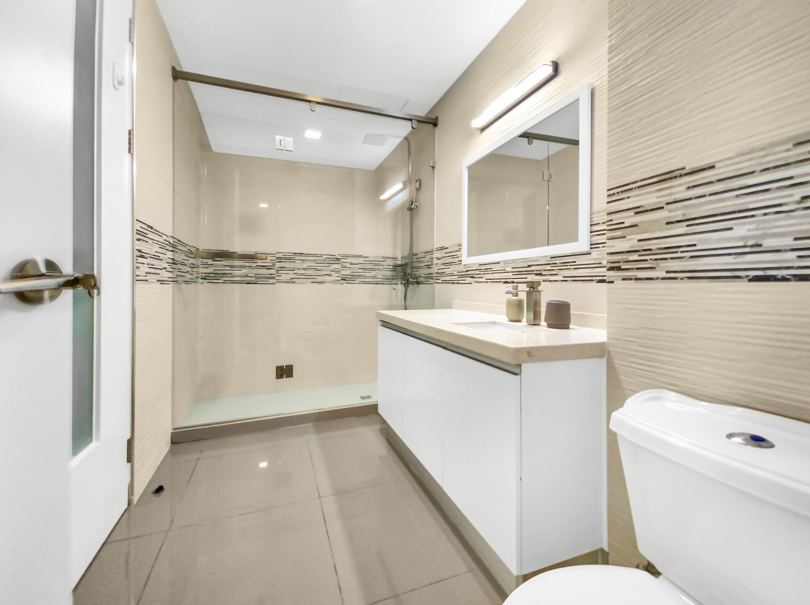 Stylish-1-Bedroom-Apartment-for-Rent-at-20-South-Kingston-10-Modern-Living Eighth image of 202-20 South Avenue in Kingston 10, St. Andrew, Jamaica - property is For Rent