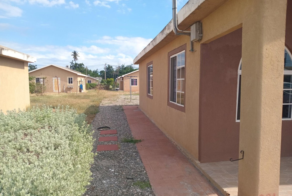 Fifth image of 661-5 Island Crescent in Phoenix Park, St. Catherine, Jamaica - property is For Rent